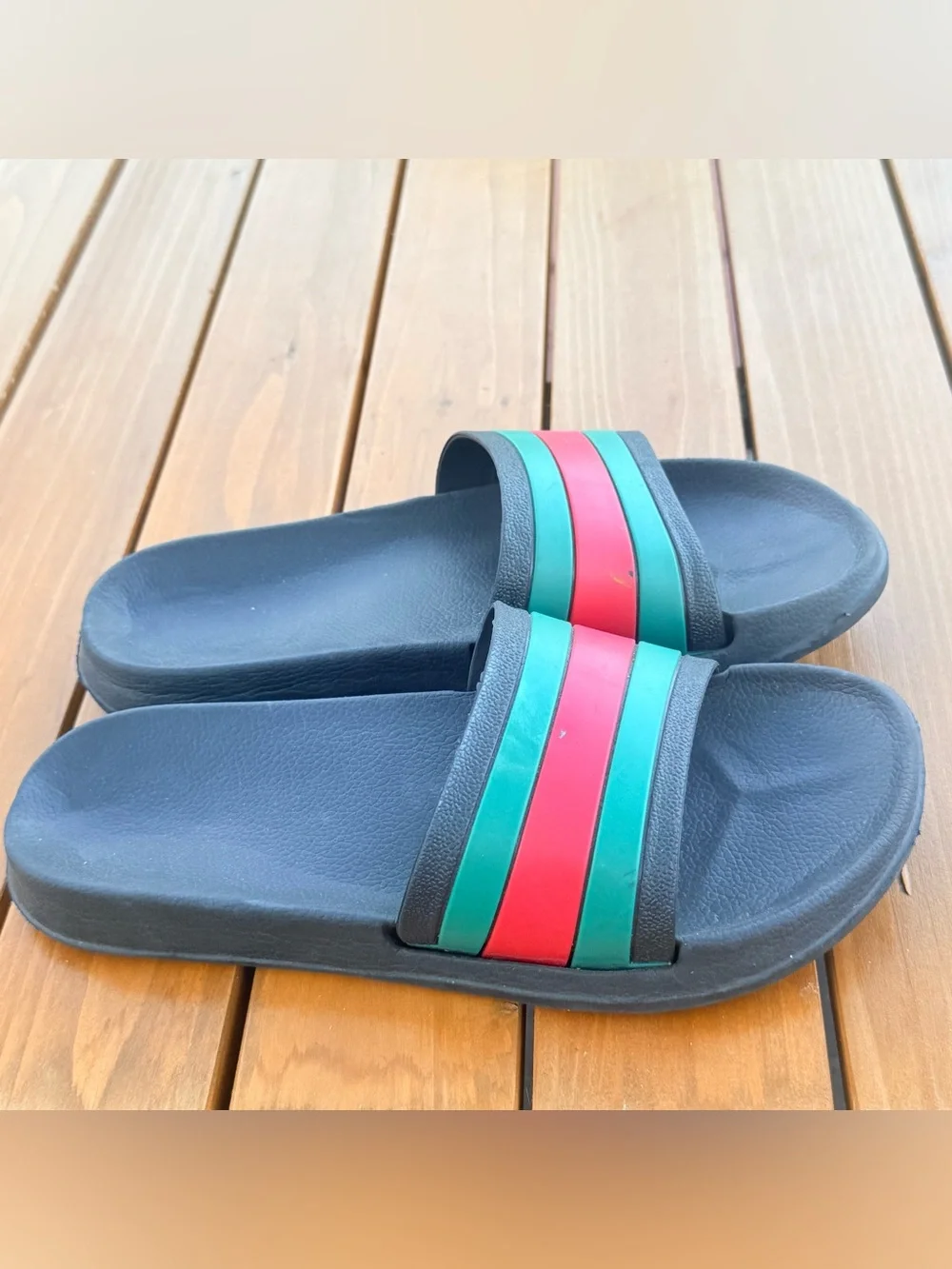 Mens Slides black green and red size 43/9.5